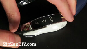Read more about the article How to Replace the Side Blades on a Porsche Key Fob